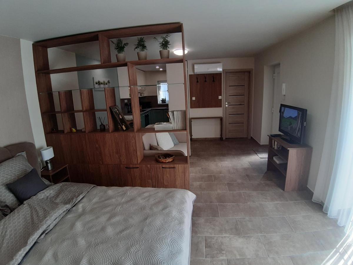 Profi Keco Apartman Balatonalmadi Exterior photo